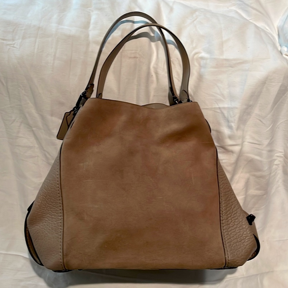 COACH EDIE Shoulde Bag 42. Suede and Pebble Grain Leather. Stone color